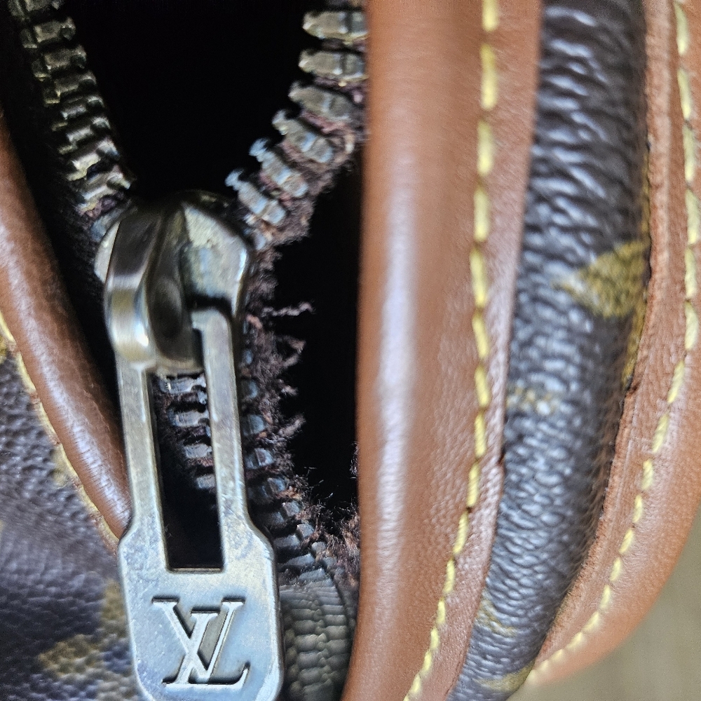 Authentic Louis Vuitton Monogram Sac Chaussures duffle bag - Picture 13 of 17
